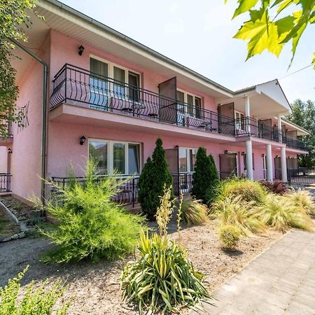 Apartmany Karmon Park Veľký Meder Exterior foto