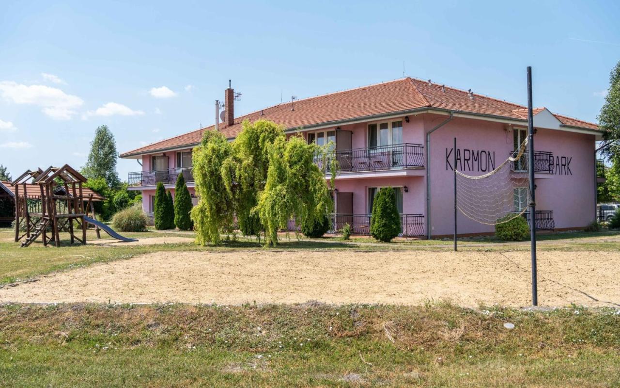 Apartmany Karmon Park Veľký Meder Exterior foto