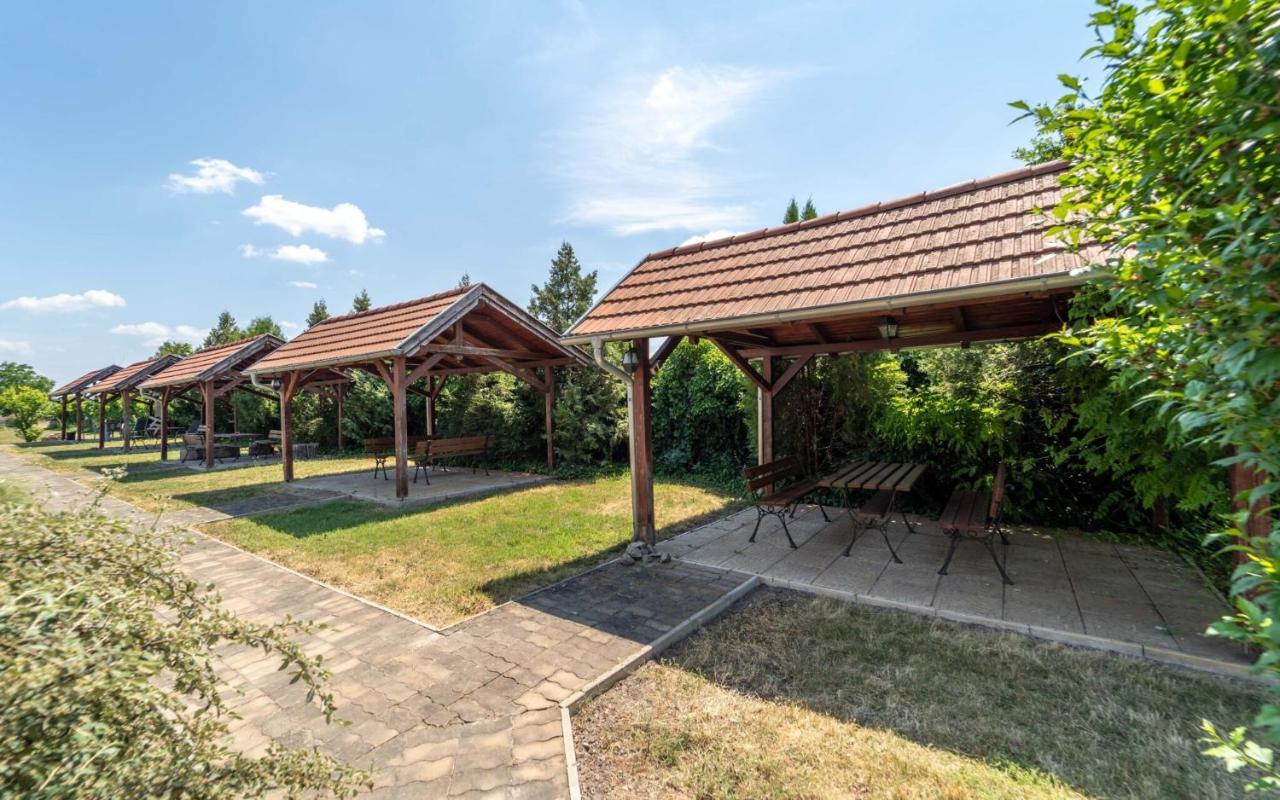 Apartmany Karmon Park Veľký Meder Exterior foto